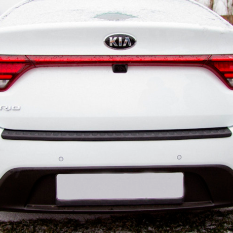 Защитная накладка на задний бампер KIA Rio (2017-н.в., седан) купить недорого с доставкой в Тихвин