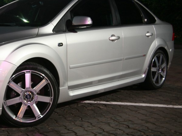 Накладки на пороги "ST" для Ford Focus 2 (5D)(2004-2011) купить недорого с доставкой в Тихвин