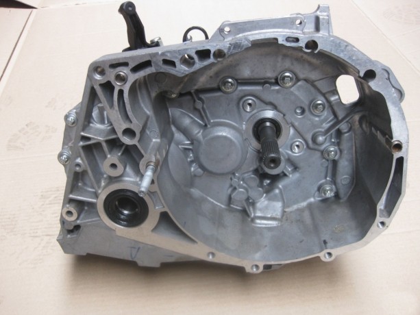 Механическая коробка переключения передач (МКПП 5-ст.) Renault JR5-514, двигатель К4М  1.6 16V, новая, оригинал 320106193R 8200934990 купить недорого с доставкой в Тихвин