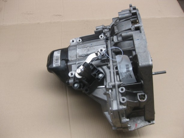 Механическая коробка переключения передач (МКПП 5-ст.) Renault JR5-514, двигатель К4М  1.6 16V, новая, оригинал 320106193R 8200934990 купить недорого с доставкой в Тихвин